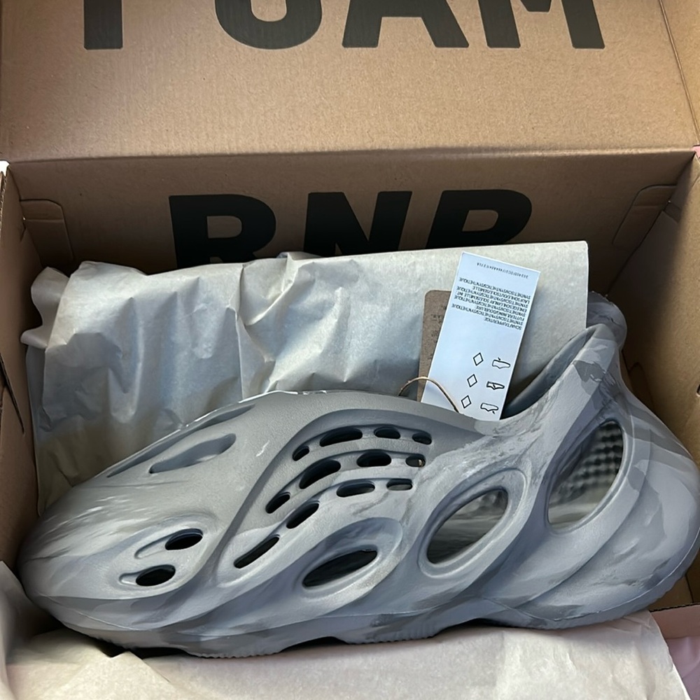 YEEZY foam runners SOLD OUT
